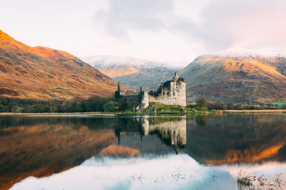 connor-mollison-3rkosR_Dgfg-unsplash-1000x667 - Viajar para volver a escribir: retiros creativos en lugares que inspiran