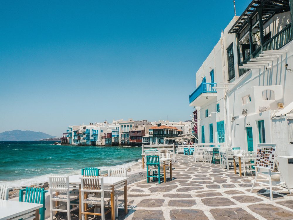 johnny-africa-_ZX0S27D3fw-unsplash-1000x750 - Overtourism: qué es y porque pone en riesgo a los destinos más visitados del mundo