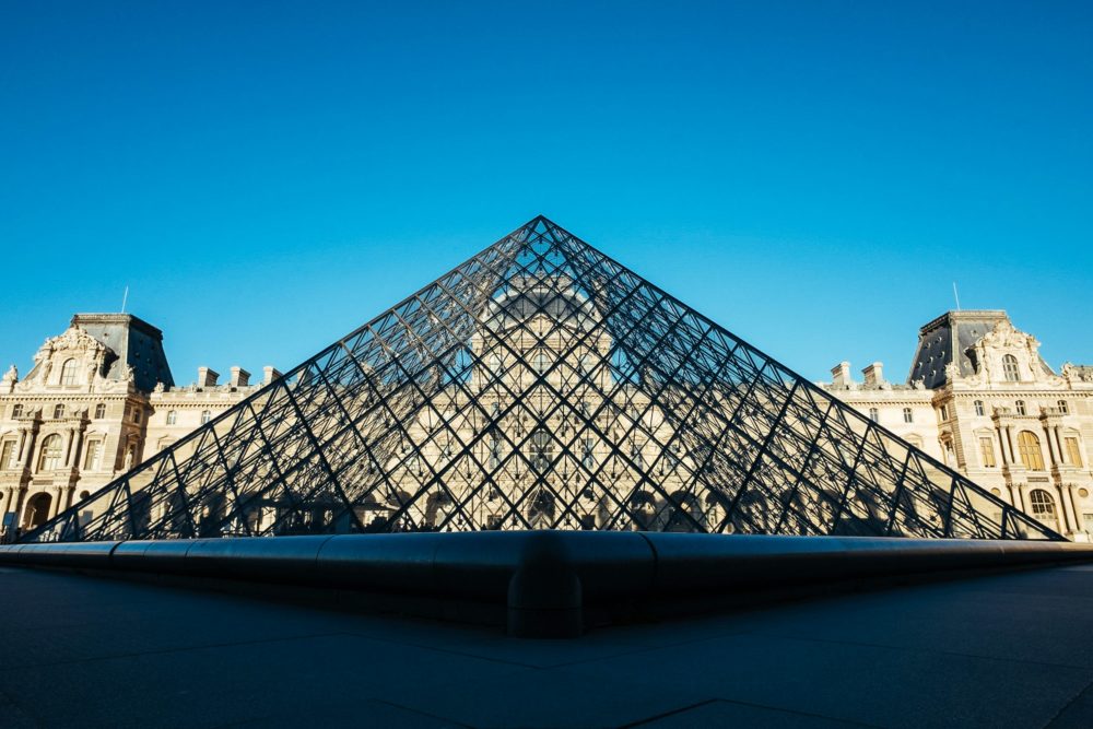 Del Louvre a Disneyland: los parques temáticos se apoderan del turismo global en 2025