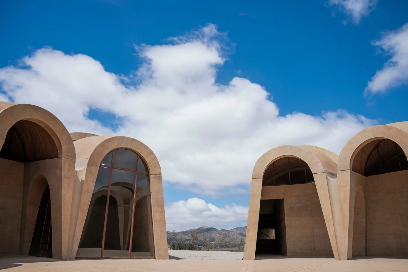 Un oasis entre viñedos: así es Banyan Tree Veya Valle de Guadalupe, el nuevo refugio de lujo y bienestar en Baja California Un oasis entre viñedos: así es Banyan Tree Veya Valle de Guadalupe, el nuevo refugio de lujo y bienestar en Baja California