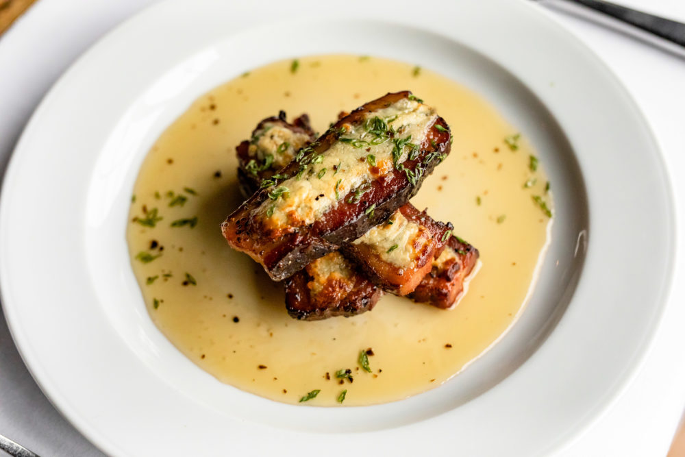 Chef-Tommys-Bacon_Photo-credit_-Kirsten-Gilliam-1000x667 - Descubre Houston: una guía infalible por sus sabores