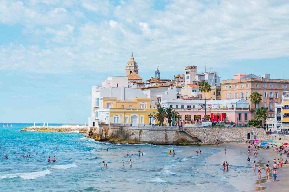 Sitges, la playa que sonríe: el destino más feliz del mundo está en Cataluña