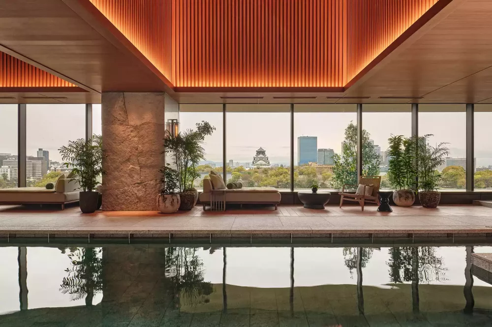 TAL-indoor-pool-patina-osaka-PATINAOSAKA0525-6872e26c22e1468fb8ac047166ec5cad-1000x665 - Esta ciudad japonesa está viviendo un gran momento hotelero. Y echamos un vistazo a la estancia de lujo más reciente