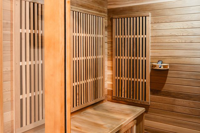 TAL-sauna-treetop-villas-mirror-lake-TREETOPVILLA0525-a0a35573819346a49d510a219c199d51 - Dormir en la copa de los árboles (con jacuzzi y sauna)