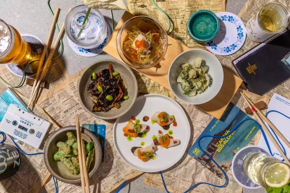romer-house-waikiki-comida-bebida-1000x665 - Llevé a mi mamá a nuestro primer viaje madre e hija en este hotel solo para adultos en Hawái, y fue perfecto