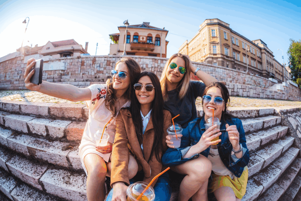 viaje-de-mujeres-1000x666 - Por qué más mujeres están viajando solas, pero juntas