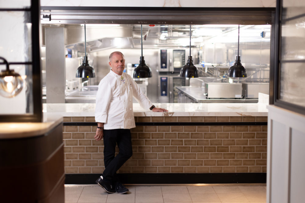 OC-Chef-Eric_2025-05-14_15-58-09-1000x667 - Oceania Cruises: conoce las nuevas experiencias temáticas en altamar para 2026