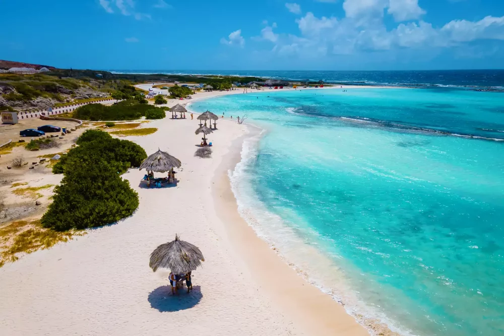 TAL-best-time-to-visit-SANNICOLAS0525-fa116cf731ca4b5e8bbd0c15defc9877-1000x667 - Esta ciudad "olvidada" de Aruba se está convirtiendo en uno de los destinos más populares del Caribe para el arte y la cultura