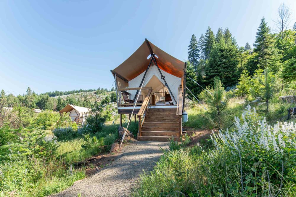 Lujo bajo las estrellas: así es el nuevo glamping de Under Canvas en la garganta del río Columbia