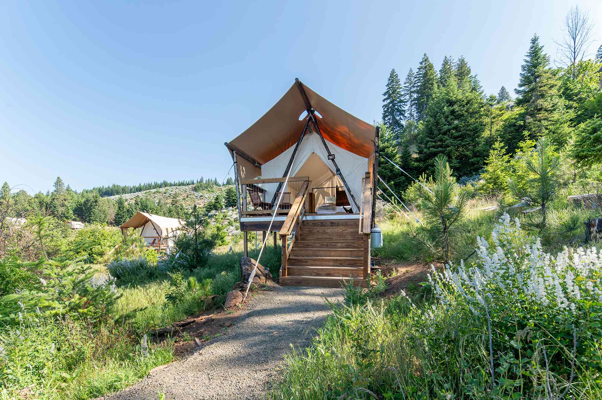 Lujo bajo las estrellas: así es el nuevo glamping de Under Canvas en la garganta del río Columbia Lujo bajo las estrellas: así es el nuevo glamping de Under Canvas en la garganta del río Columbia