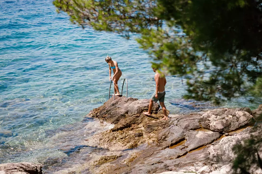 TAL-hvar-croatia-EUROSUMDEST0625-53beb273488444ea8e3b74e4159f4907-1000x665 - Le preguntamos a 7 expertos en viajes sobre sus destinos favoritos de verano en Europa, y todos dijeron lo mismo
