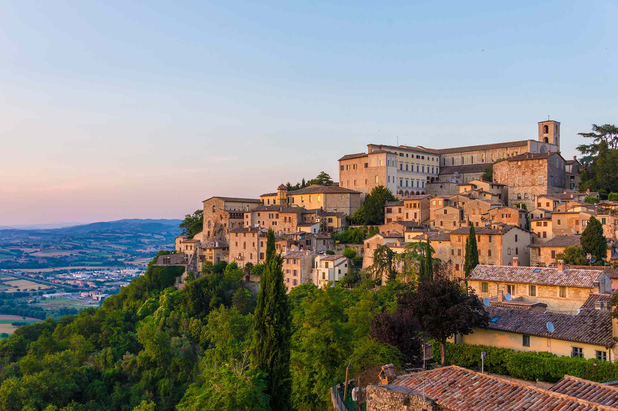 Todi, en Umbría: descubre el lujo y encanto auténtico del corazón verde de Italia
