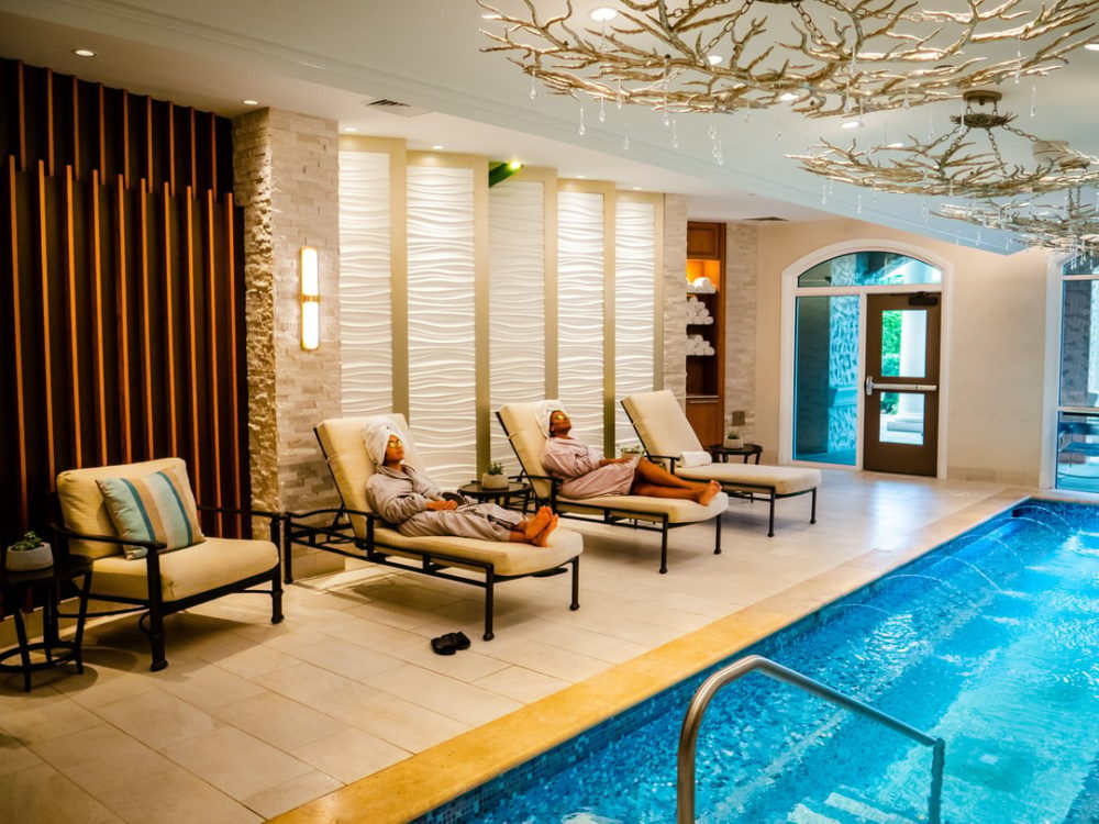 Trellis_Spa_Houstonian_Float_Pool_3_S98Tb1Rl1ShaH8ObwNE3dht18q0ABlZBh_rgb_l-1000x750 - Esta es la guía infalible para visitar Houston en solitario