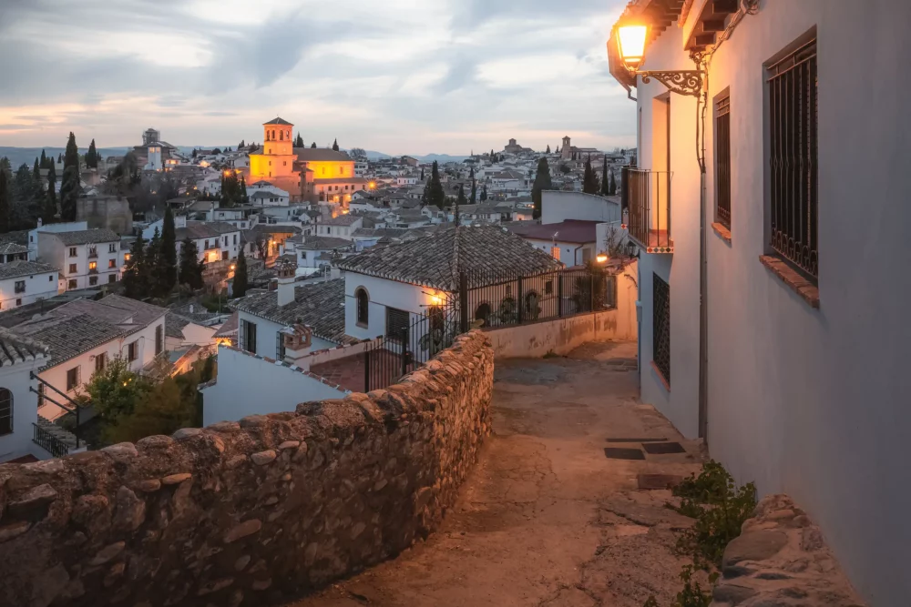 centro-historico-granada-1000x667 - Granada: un destino con historia y encanto