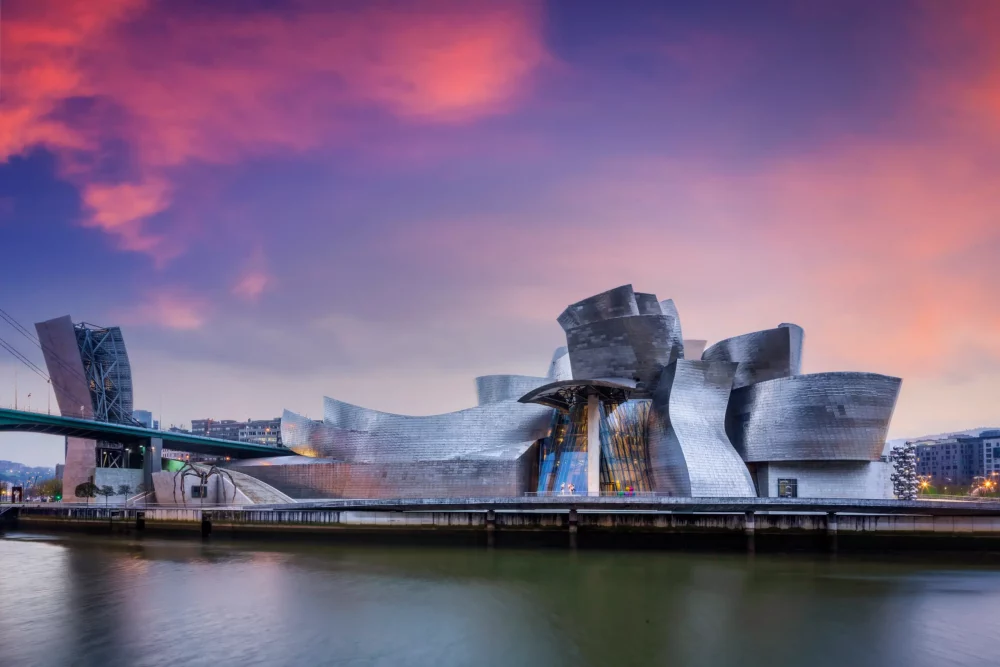 guggenheim-museo-bilbao-1000x667 - Este verano déjate sorprender por Bilbao: arte, sabor y emoción