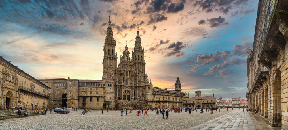 iStock-1192278941-1000x450 - Prepara la mochila y las botas: todo lo que necesitas saber sobre el Camino de Santiago