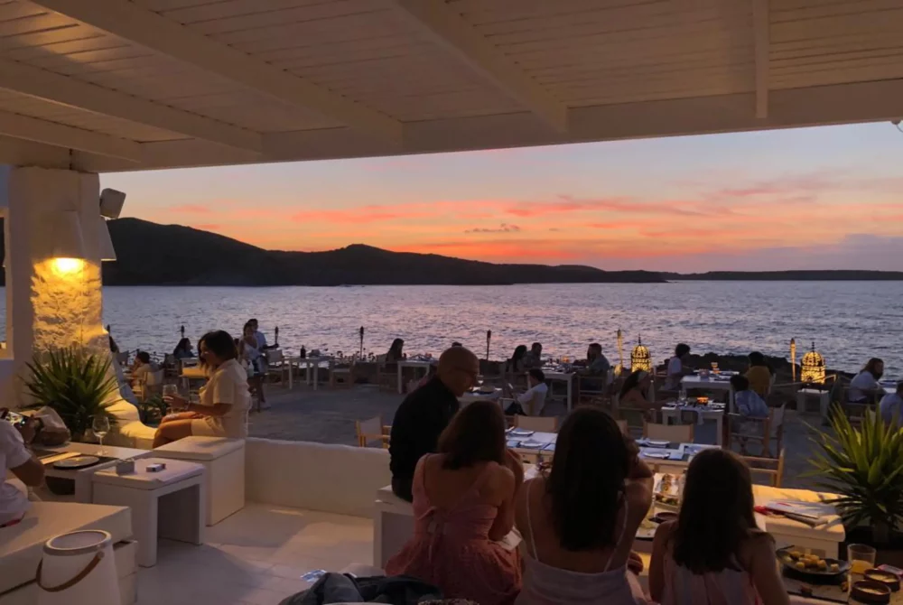 isabella-beach-club-menorca-1000x670 - Menorca: Descubre los mejores Beach Clubs de este verano 2025