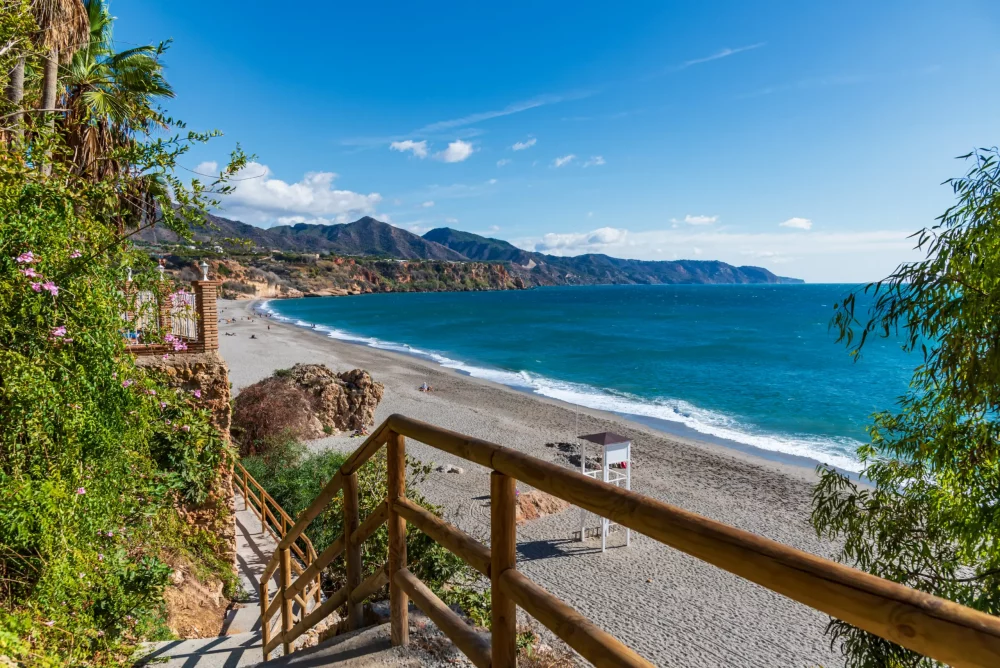 playa-de-burriana-1000x668 - Costa del Sol: las playas que no te puedes perder este verano