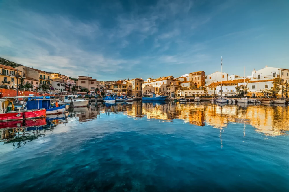 puerto-de-la-maddalena-1000x667 - ¿Cuál es la parte más bonita de Cerdeña?