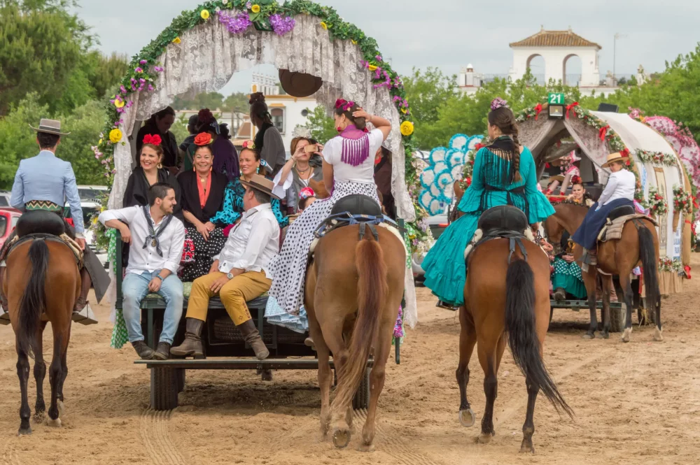 romeria-del-rocio1-1000x665 - La Virgen del Rocío y otras peregrinaciones en España
