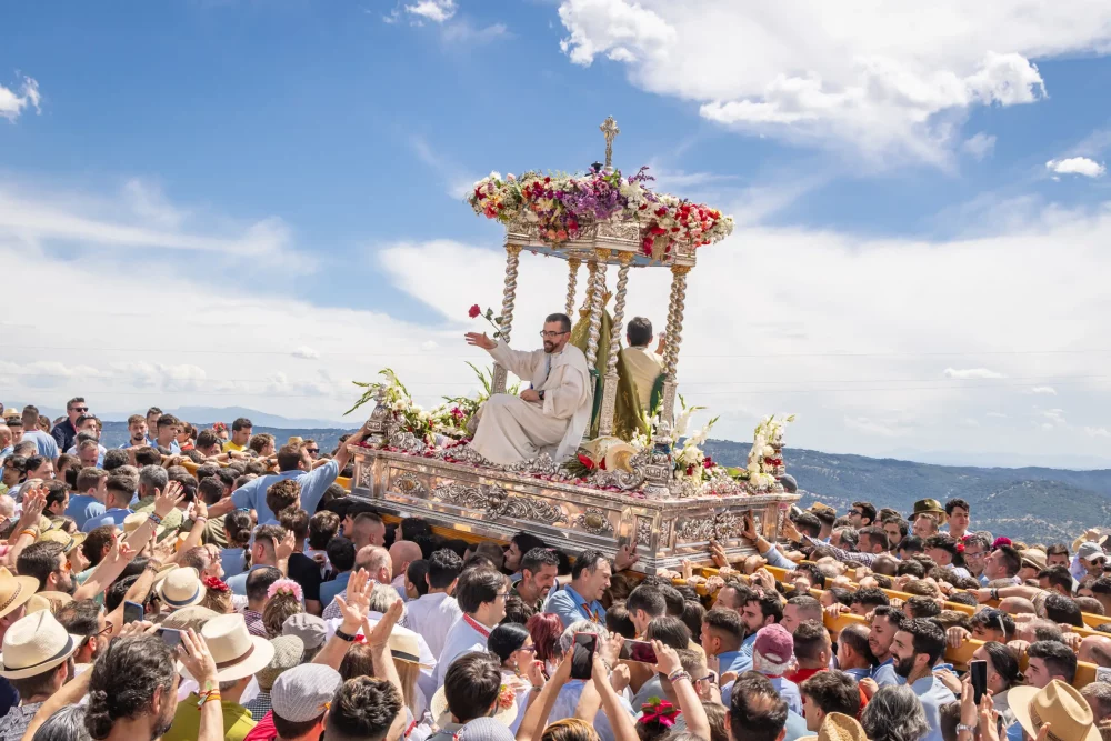 romeria-virgen-de-la-cabeza-1000x667 - La Virgen del Rocío y otras peregrinaciones en España