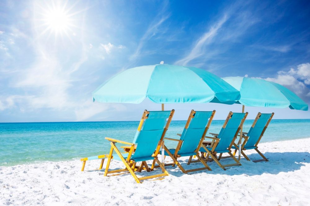 sillas-frente-al-mar-1000x666 - Así se vive el verano en Tampa: helado, playas secretas y paseos al atardecer en la ciudad más cool de Florida