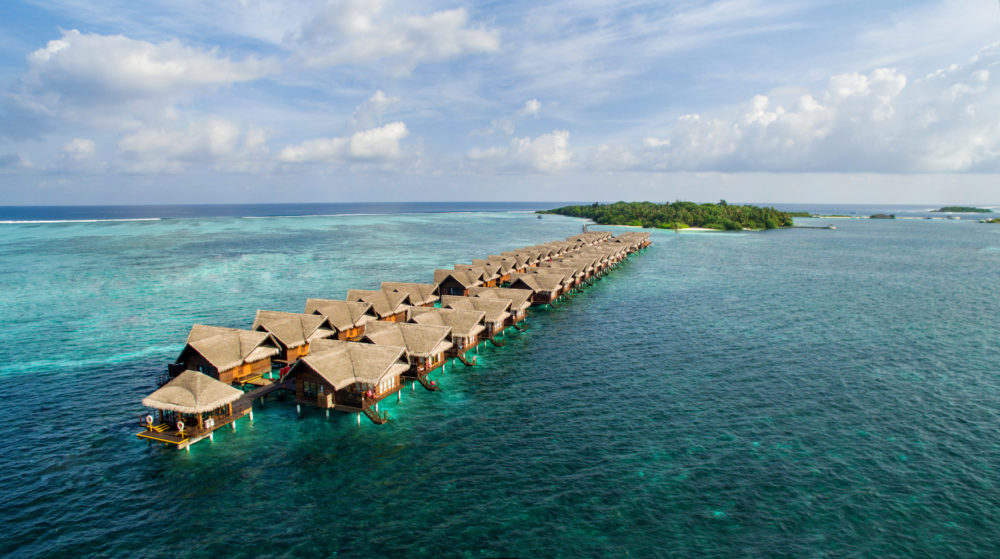 3-Adaaran-Select-Hudhuran-Fushi-Hero-Image-1000x559 - Cambia la nieve por arena en Adaaran Resorts en Las Maldivas