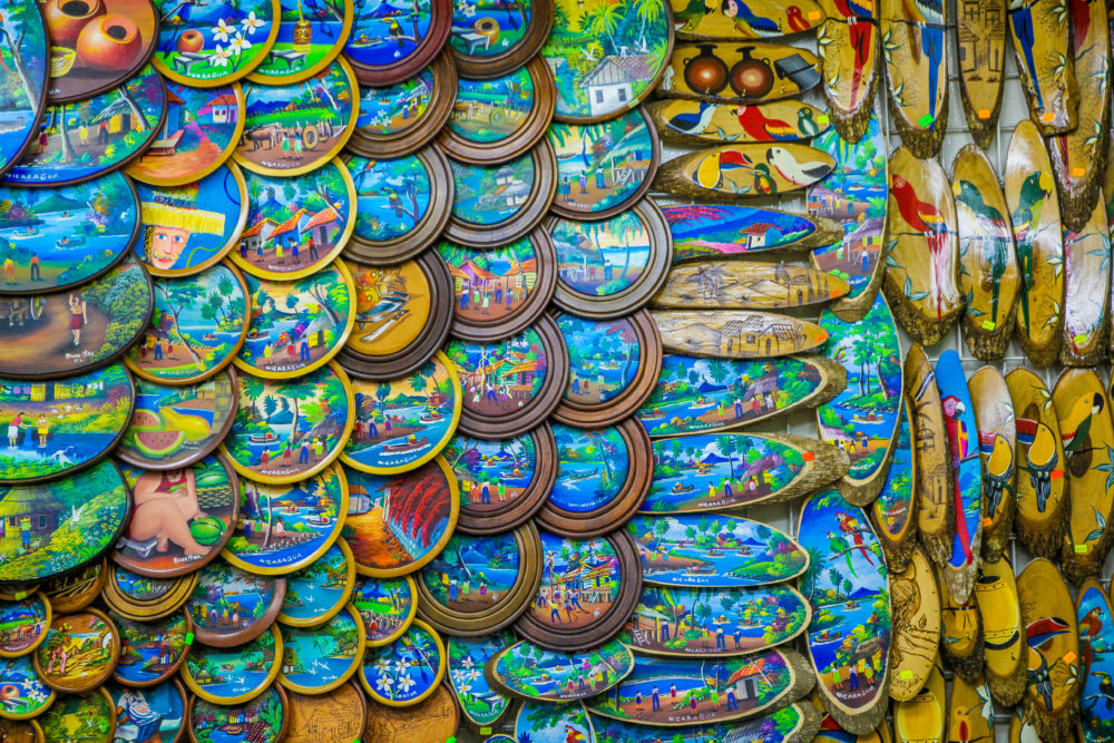 Artesanias-de-madera-MANAGUA-1000x667 - Tu guía completa para descubrir Nicaragua