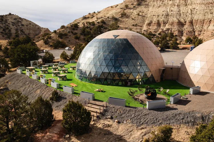 Este glamping en una zona remota de Utah te permite ver las estrellas desde la cama. Y se siente como estar en Marte