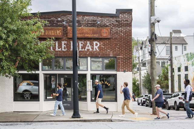 TAL-little-bear-exterior-ATLANTASUMMERHILL0825-4e6fb03c36774420a74ade911b87fbea - Summerhill, Atlanta: De barrio olvidado a joya gastronómica y cultural del sur