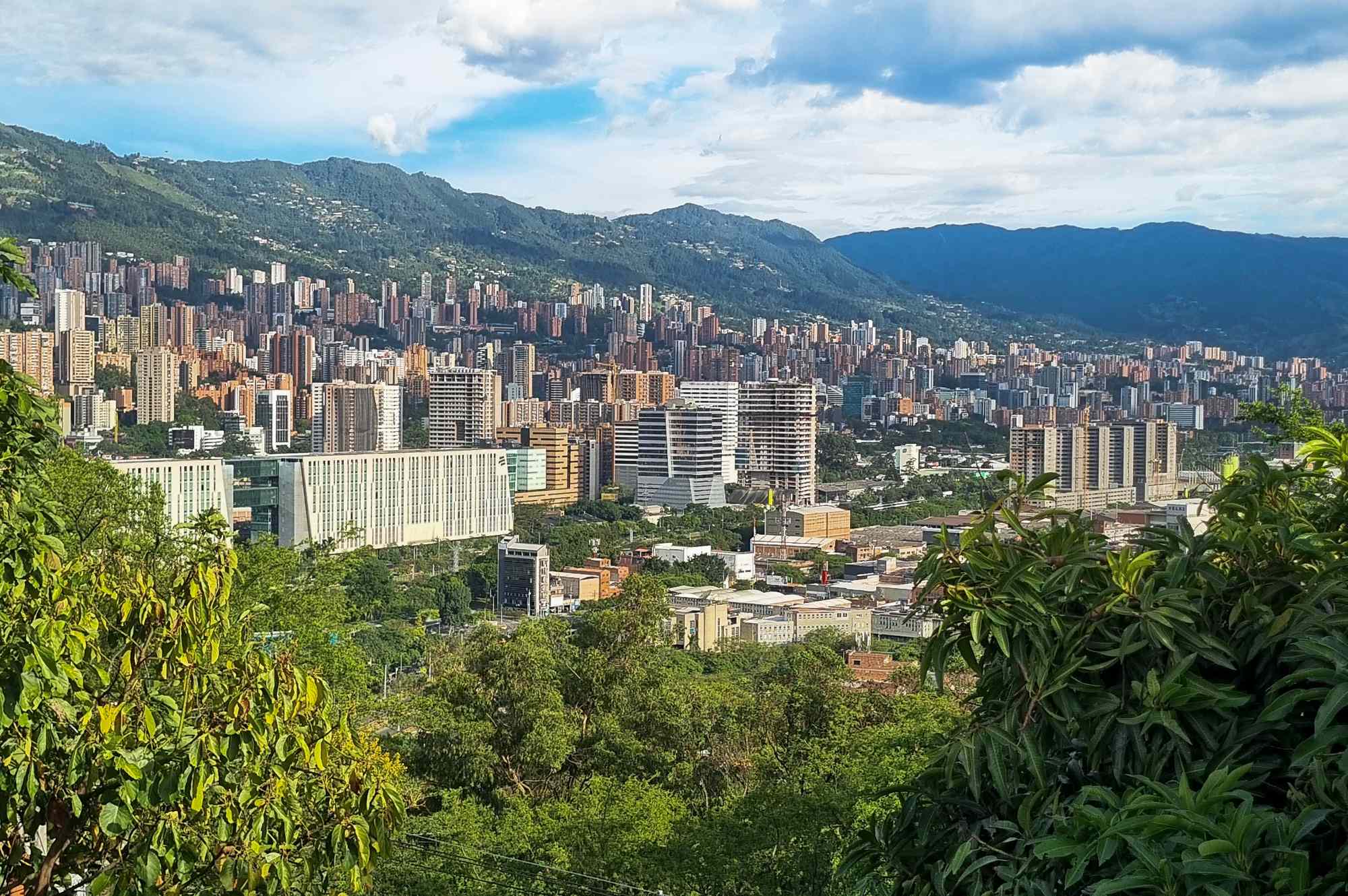 Entre parques y café: así se vive en Medellín, la Ciudad de la Eterna Primavera Entre parques y café: así se vive en Medellín, la Ciudad de la Eterna Primavera