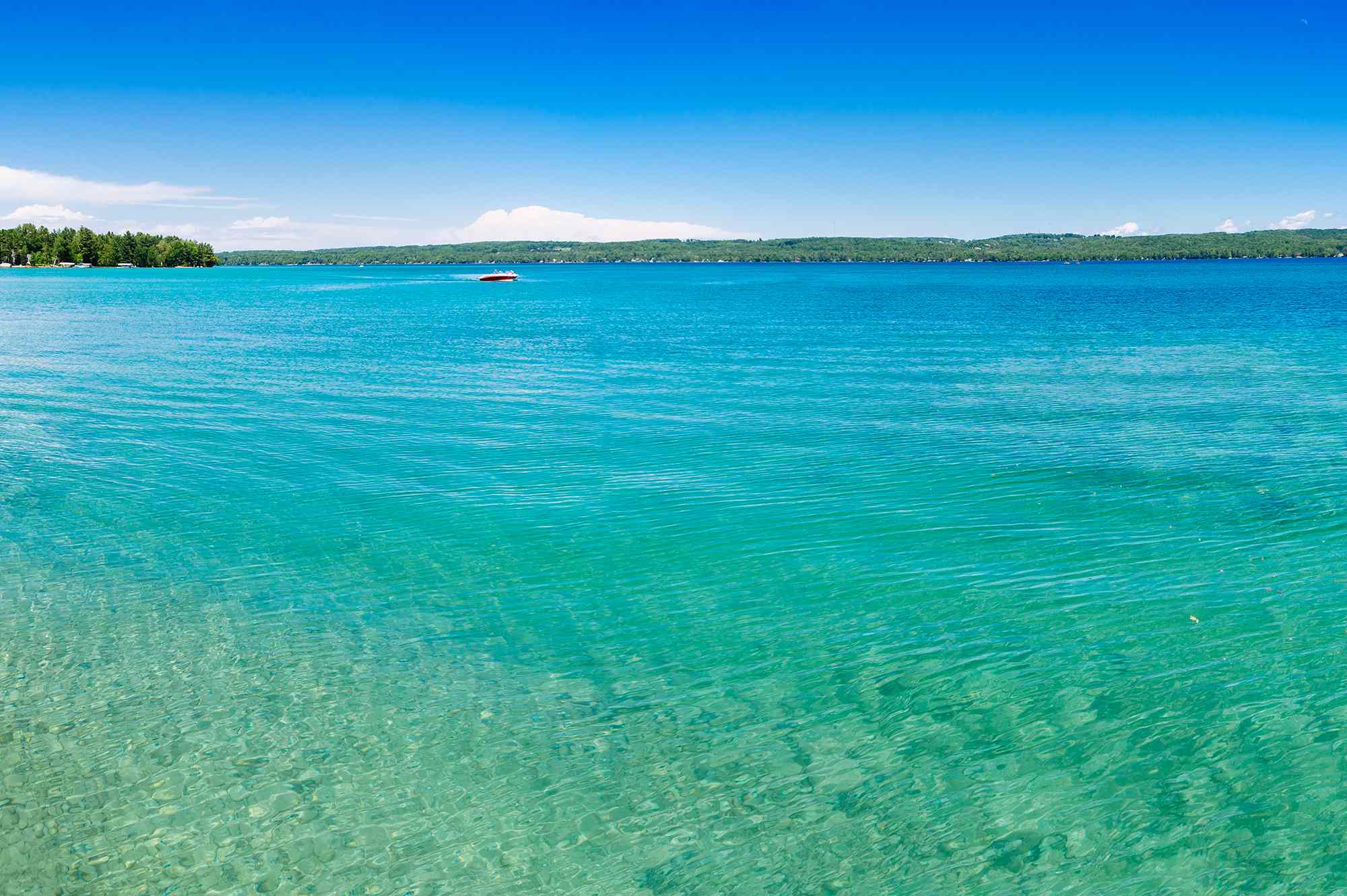 Lago Torch: aguas turquesa, arena blanca y el secreto mejor guardado del norte de EE.UU. Lago Torch: aguas turquesa, arena blanca y el secreto mejor guardado del norte de EE.UU.