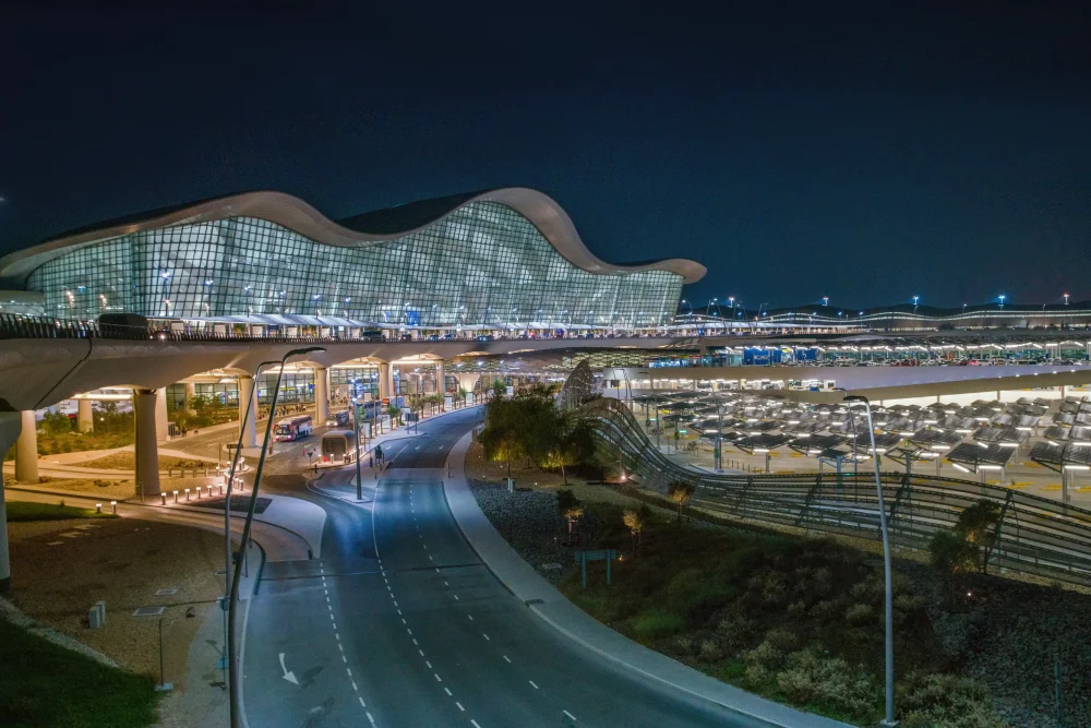 aeropuerto-abu-dhabi-1000x667 - ¿Qué hace especial a Socotra?