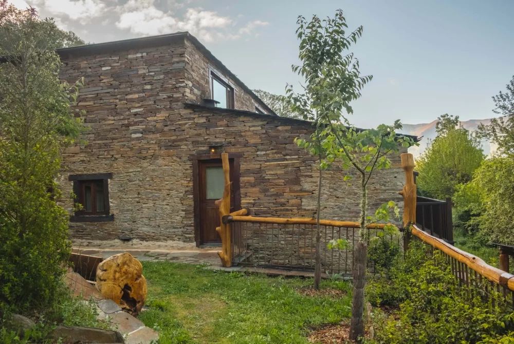 apartamento-aldea-do-mazo-1000x670 - Aldea Do Mazo: un refugio sostenible y con historia escondido en Galicia