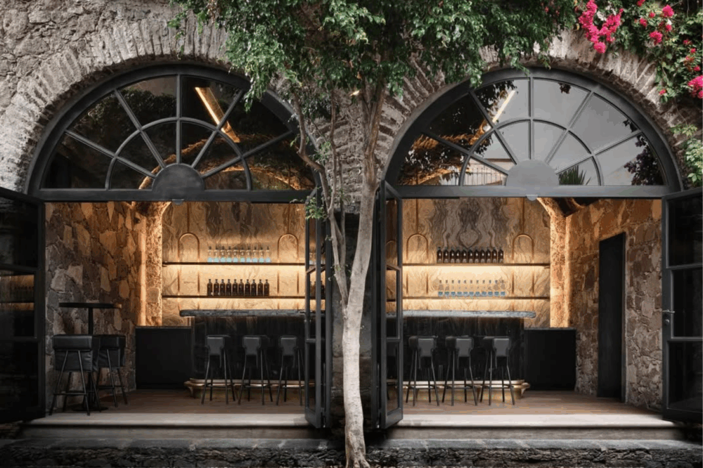 casa-dragones-san-miguel-bar-1000x666 - Casa Dragones, un tequila y una casa en la historia de México