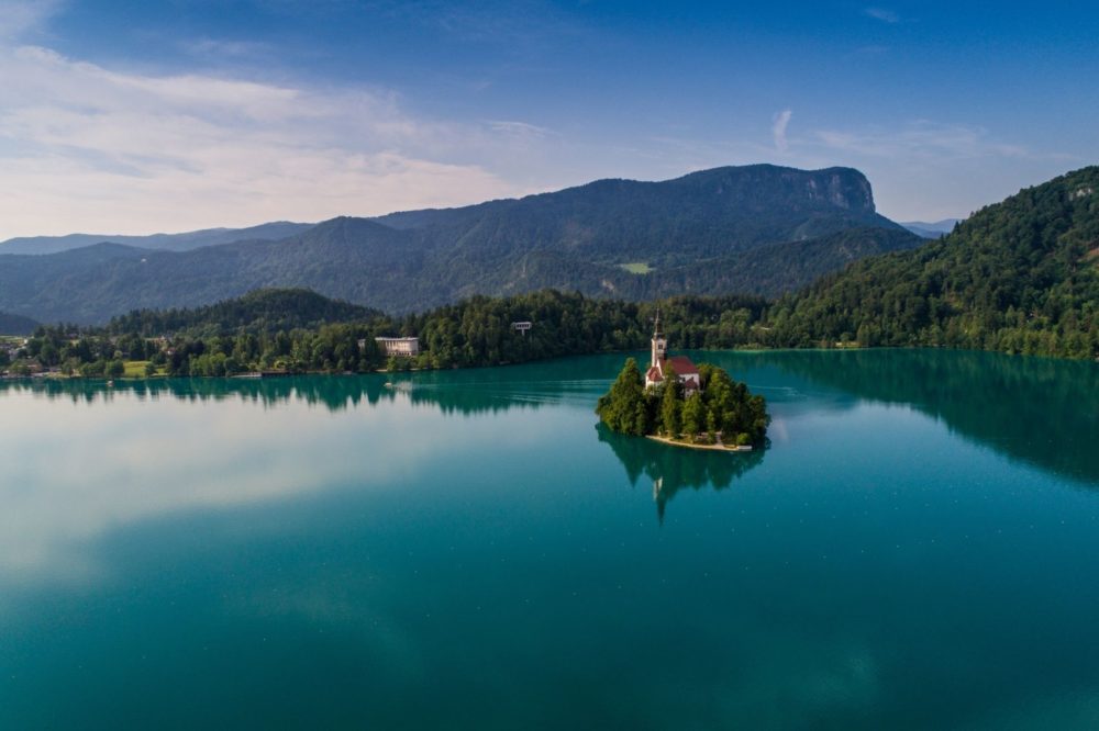 Esta región lacustre fue nombrada el destino más relajante de Europa, con “aguas quietas como espejos” y vibras de cuento de hadas