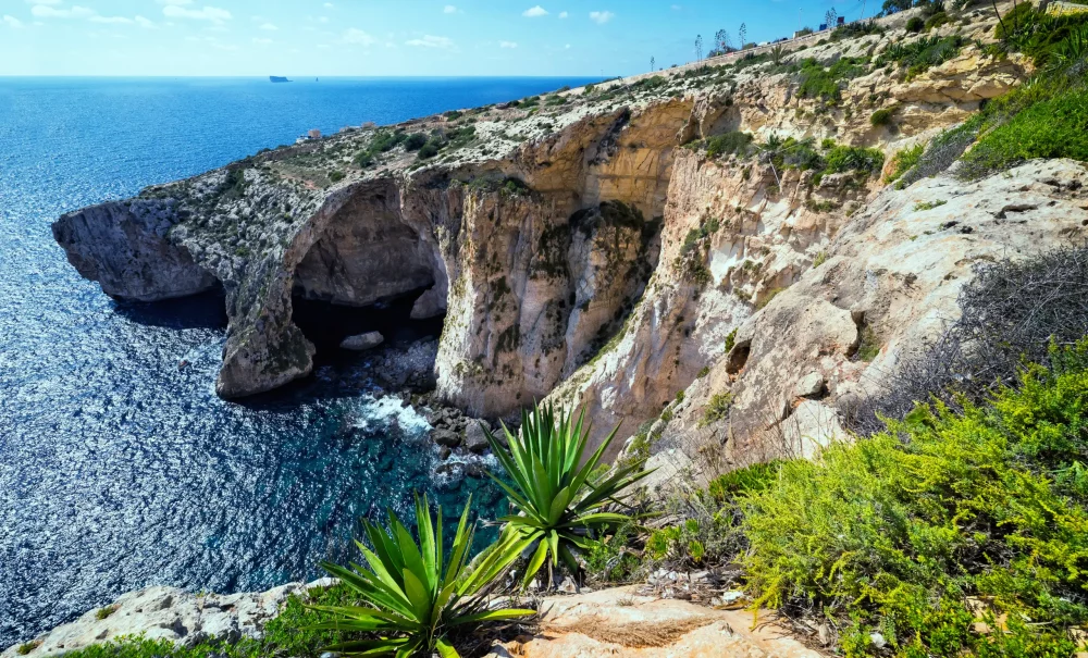 gruta-azul-malta-1000x605 - Malta, el destino mediterráneo que siempre sorprende por su belleza