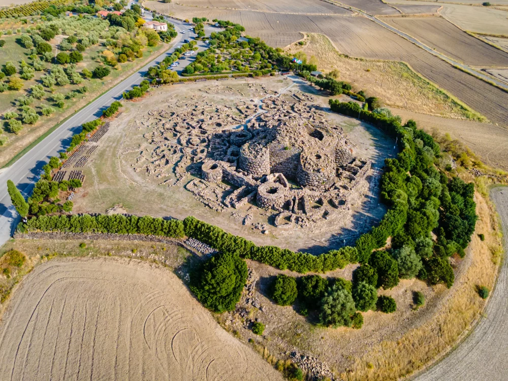nuraghe-su-nuraxi-cerdena-1000x750 - Los siete planes imprescindibles para una escapada a Cerdeña