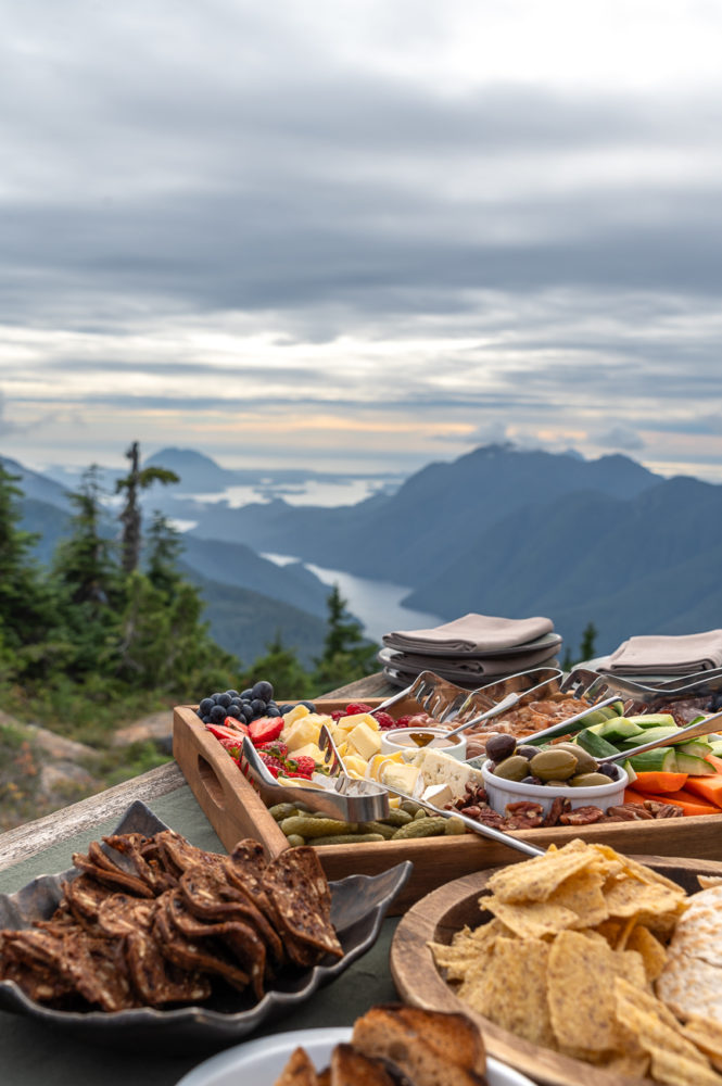 picnic-alturas-Clayoquot-Lodge-Isla-de-Vancouver-665x1000 - Clayoquot Lodge: naturaleza de lujo en la Isla de Vancouver