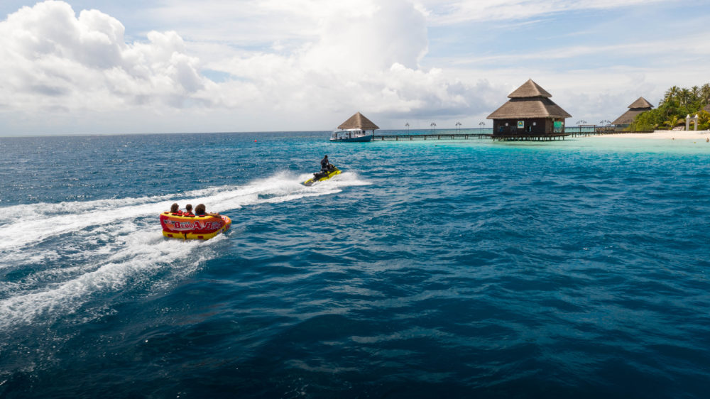 2-Water-Sports-1000x562 - Tienes que vivir una Navidad tropical en Las Maldivas con Adaaran Resorts