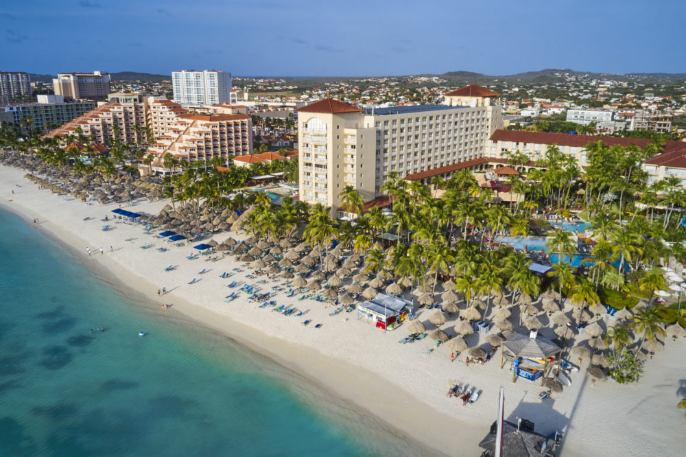 ARUBA_DRONE_HOTELS_PALM-1000x666 - Aruba, bienestar y conexión auténtica con el Caribe profundo