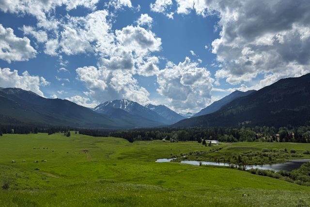 TAL-best-time-to-visit-CRAZIESMT0825-e9ed809d11d448c4adbd6c906a07bfa3 - Explora las impresionantes Crazy Mountains de Montana: naturaleza, historia y aventura en un paraíso agreste