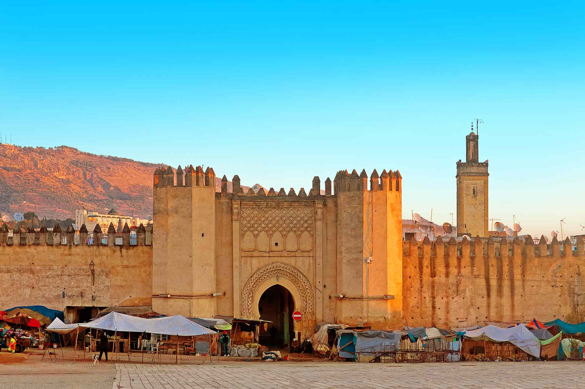 Descubre La Medina de Fez: la ciudad sin coches más grande del mundo según el Libro Guinness Descubre La Medina de Fez: la ciudad sin coches más grande del mundo según el Libro Guinness