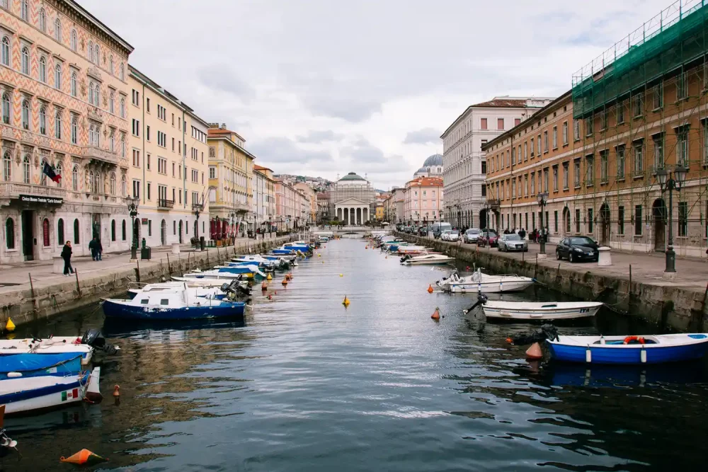 TAL-trieste-italy-canal-ALISTPOSTTIA0725-45517af27d684ada983ead5a01620daf-1000x667 - Esta región europea es un paraíso gastronómico poco conocido—y la mejor forma de visitarla te lleva por Italia, Eslovenia y Croacia
