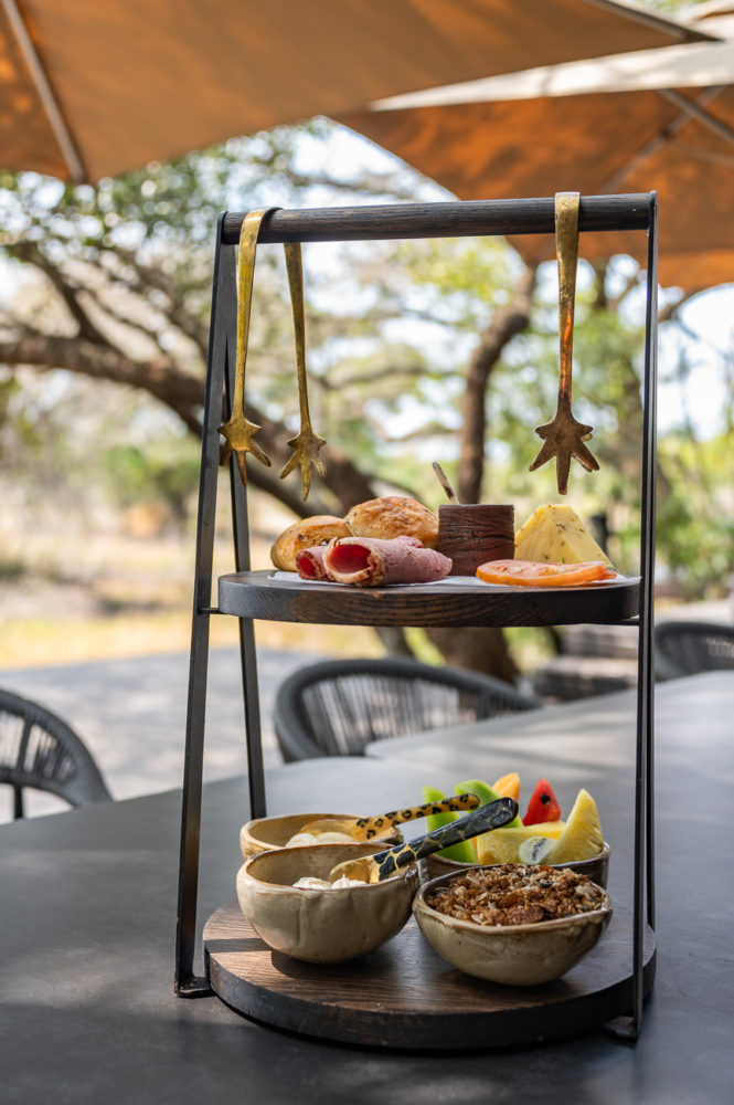 andbeyond-Phinda-safari-Phinda-Forest-Lodge-desayuno-665x1000 - Safari en &Beyond Phinda: reserva privada en Sudáfrica
