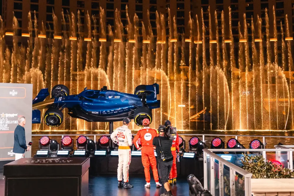 Este club de F1 en Las Vegas ofrece vistas a pie de pista… y platillos servidos por chefs famosos