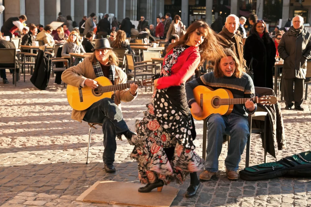 espectaculo-flamenco-plaza-mayor-1000x667 - Qué hacer en Madrid: actividades únicas para el verano