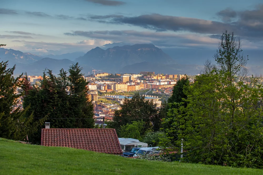 oviedo-montana-1000x667 - Los mejores destinos para escapar de la ola de calor en verano 2025