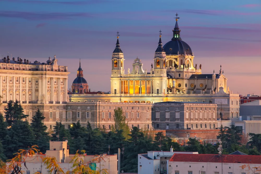 palacio-real-Madrid-1000x667 - Qué hacer en Madrid: actividades únicas para el verano