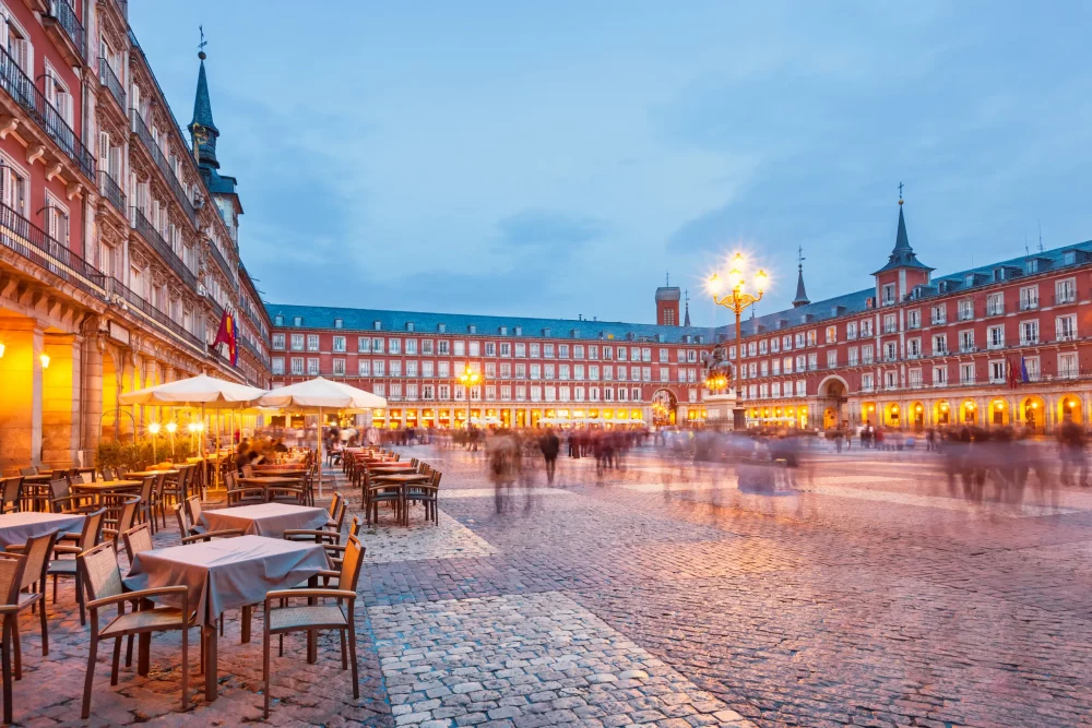 plaza-mayor-madrid-1000x667 - Las mejores cosas que hacer en Madrid: 20 actividades atemporales
